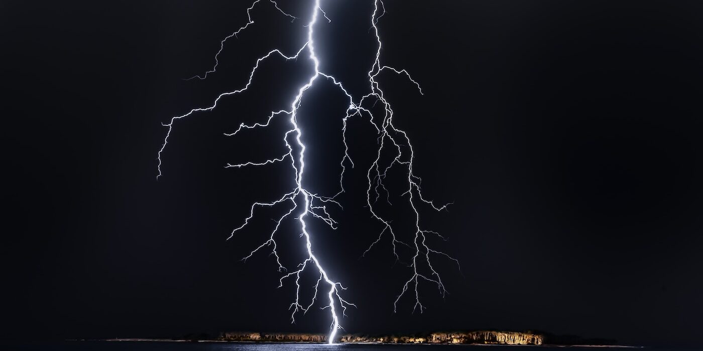 8 Ways To Identifying Lightning Strikes on Trees